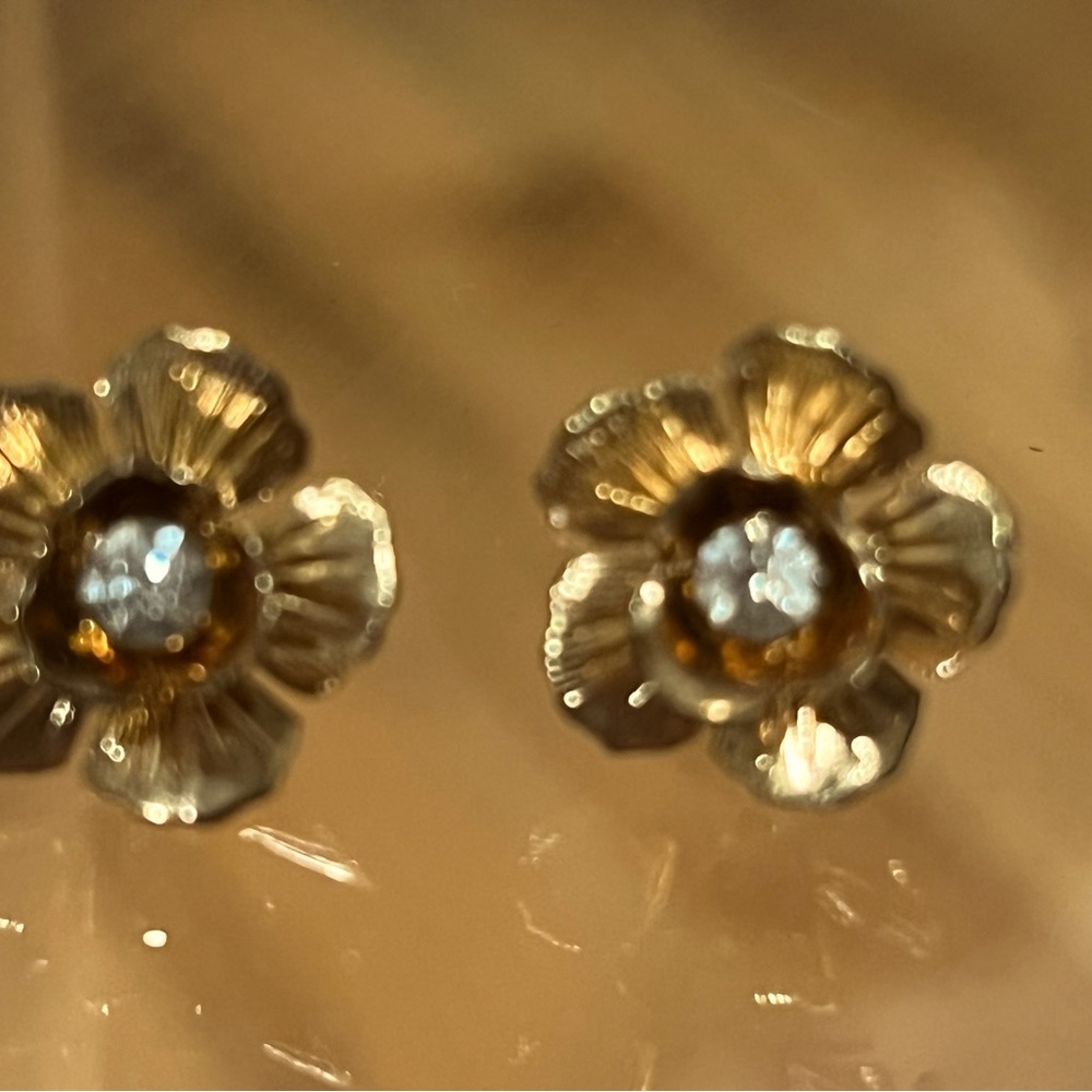 Beautiful flower stud earrings